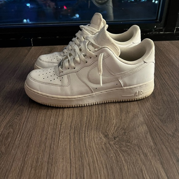 White Air Force 1 Size 9 - Picture 4 of 5